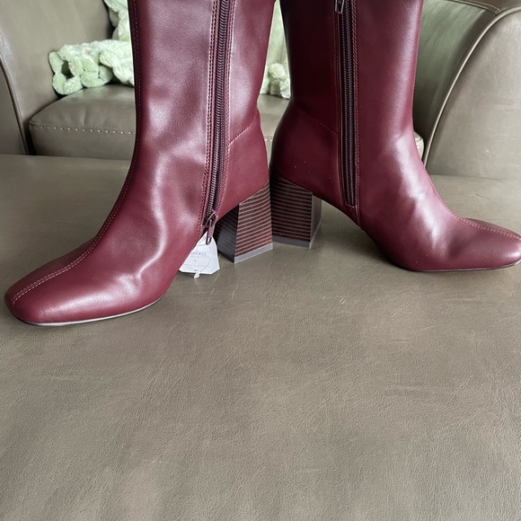 Time and Tru Burgundy Heeled Boots - Picture 4 of 5